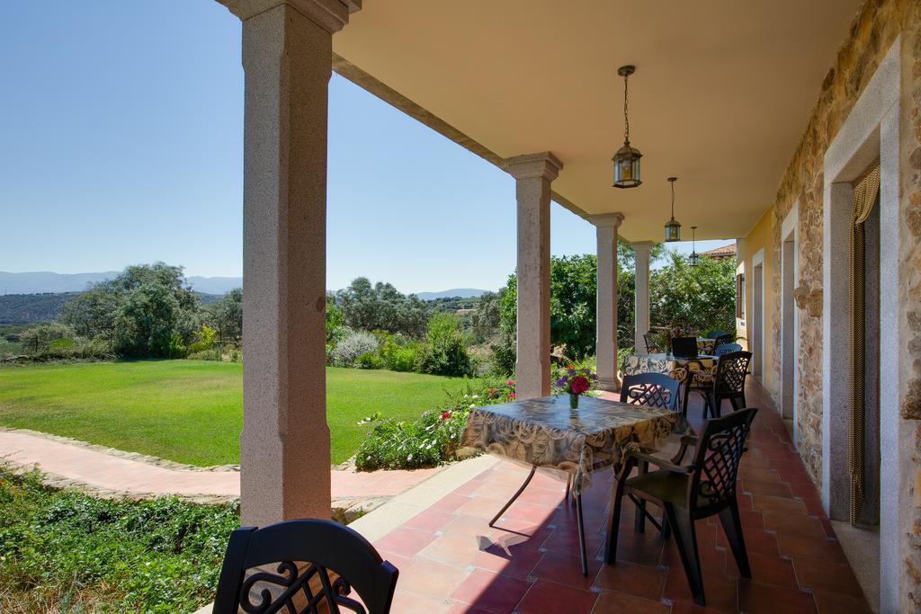 Apartamentos El Jardin Del Poeta Guijo de Granadilla Oda fotoğraf