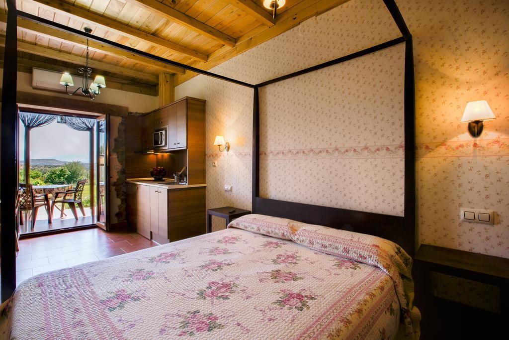 Apartamentos El Jardin Del Poeta Guijo de Granadilla Oda fotoğraf