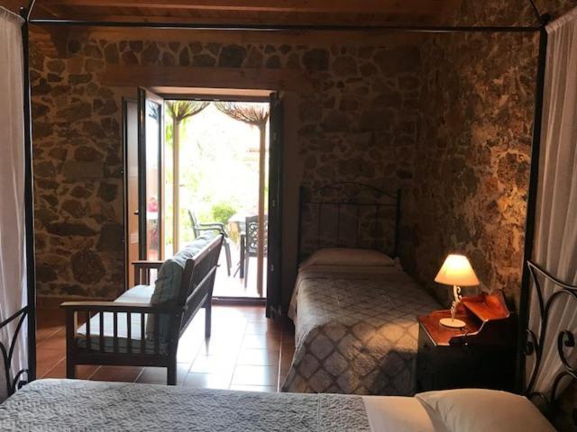 Apartamentos El Jardin Del Poeta Guijo de Granadilla Oda fotoğraf