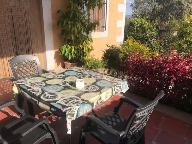 Apartamentos El Jardin Del Poeta Guijo de Granadilla Oda fotoğraf