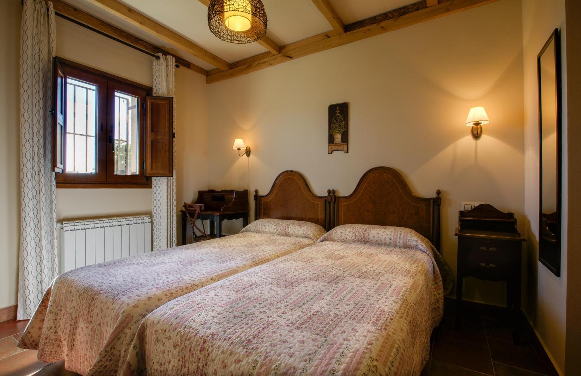 Apartamentos El Jardin Del Poeta Guijo de Granadilla Oda fotoğraf