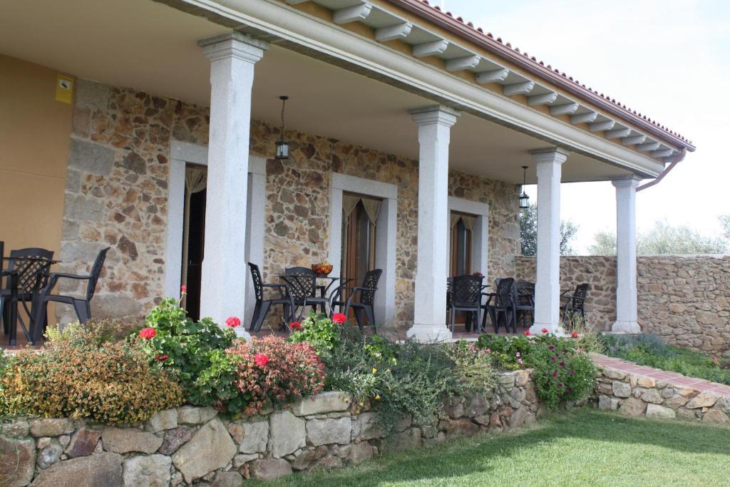 Apartamentos El Jardin Del Poeta Guijo de Granadilla Oda fotoğraf