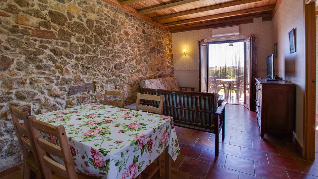 Apartamentos El Jardin Del Poeta Guijo de Granadilla Dış mekan fotoğraf