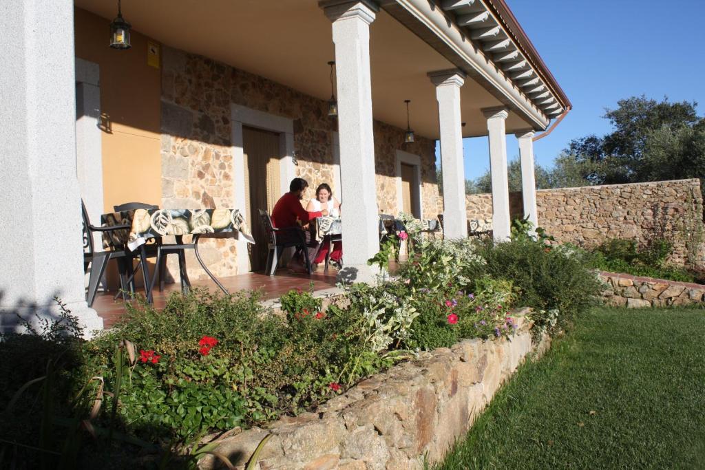 Apartamentos El Jardin Del Poeta Guijo de Granadilla Oda fotoğraf